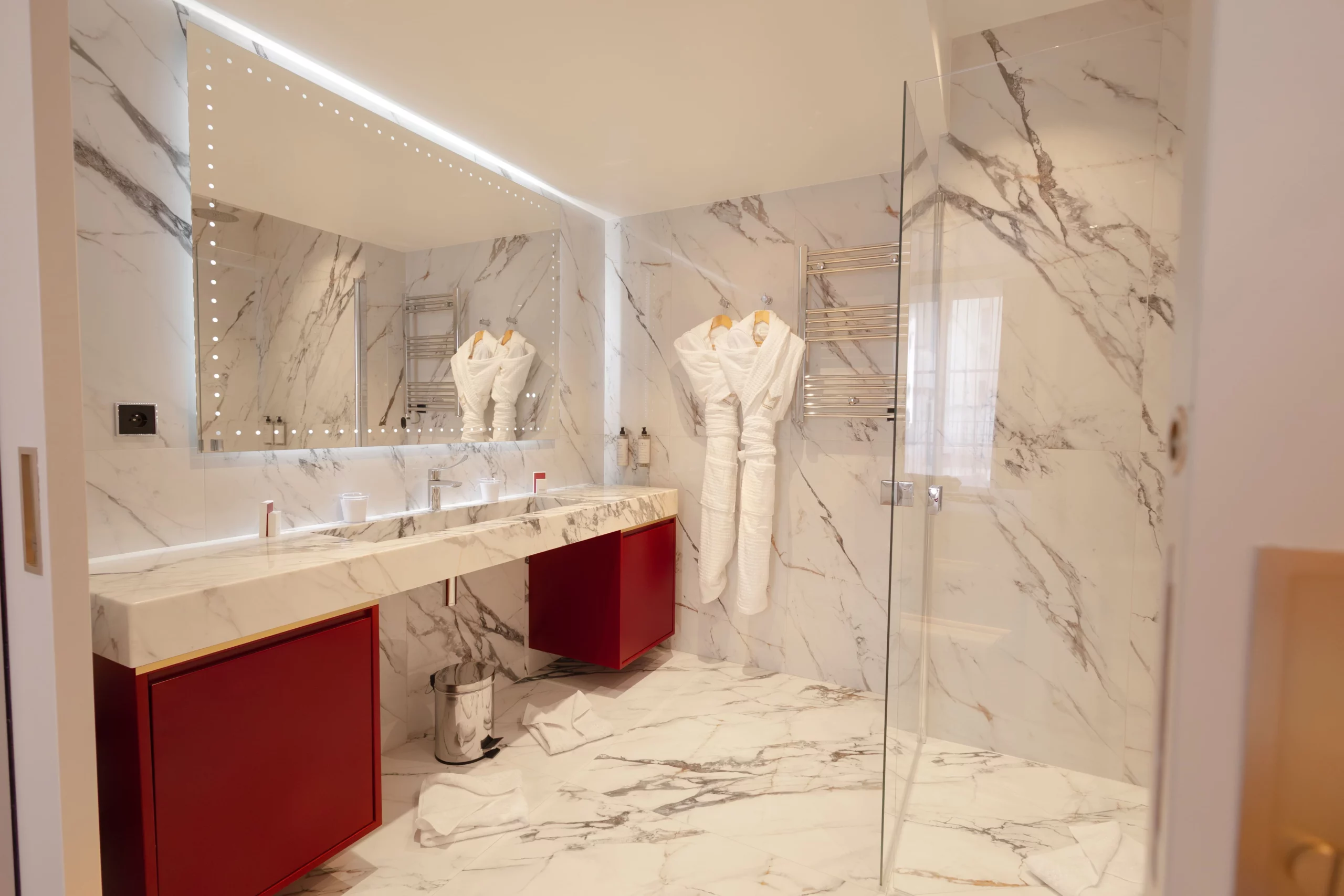 Luxury bathroom executive apartment Paris 16